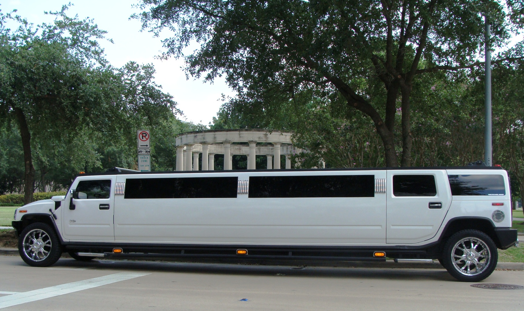 Strategies To Save Money On a Wedding Limo