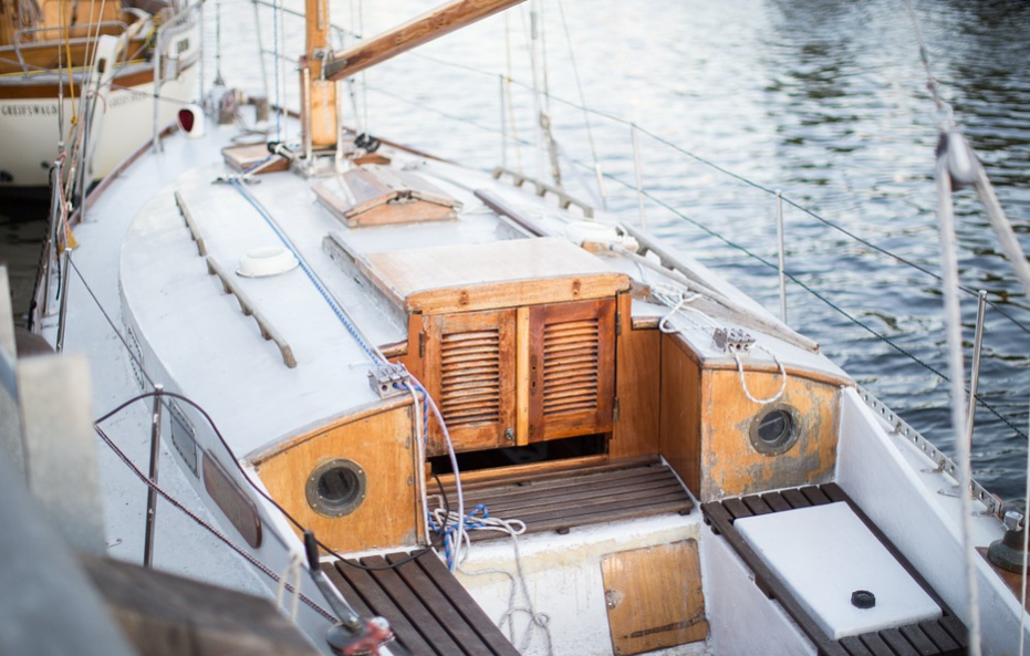 Ways to Save Money When Chartering a Yacht
